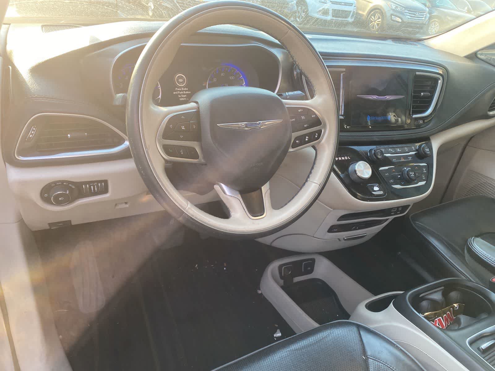 Thumbnail: 2018 Chrysler Pacifica - 3