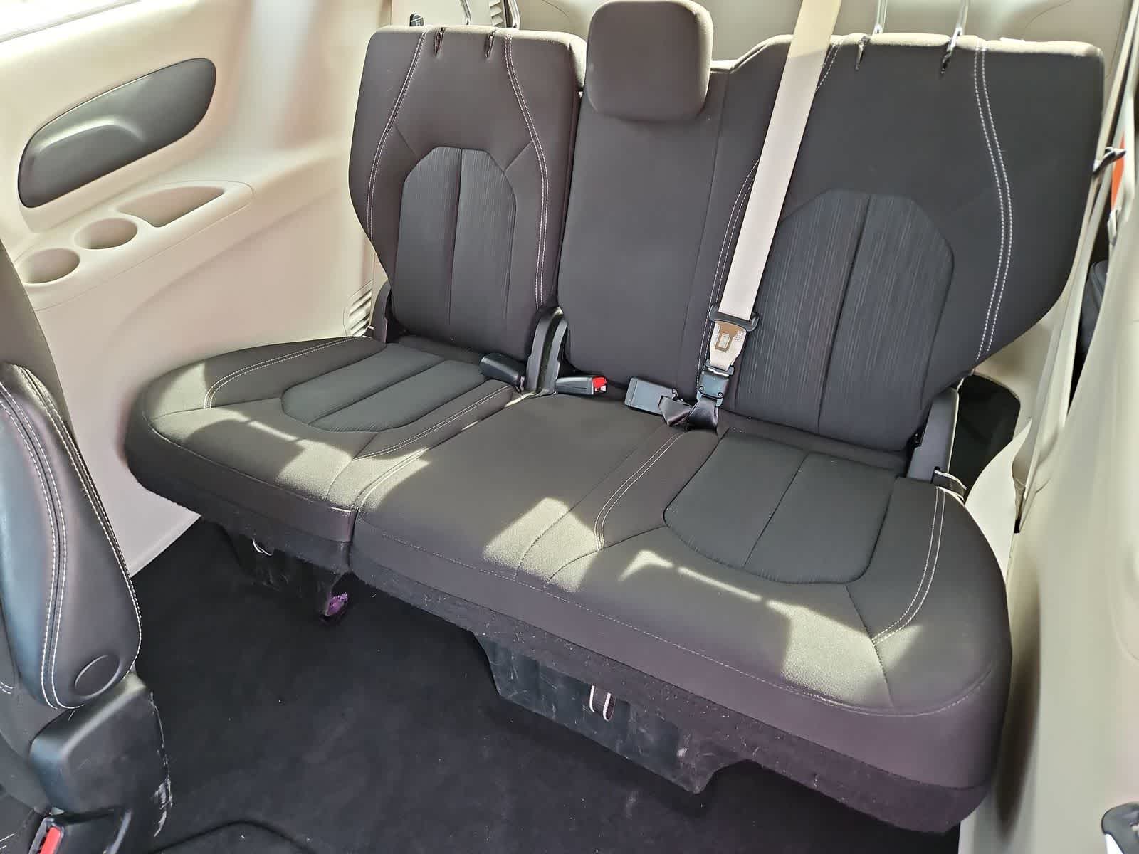 Thumbnail: 2023 Chrysler Voyager - 36