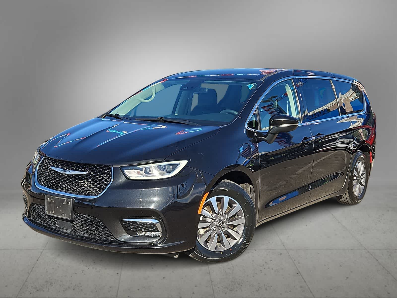2023 Chrysler Pacifica Hybrid Touring L's photo
