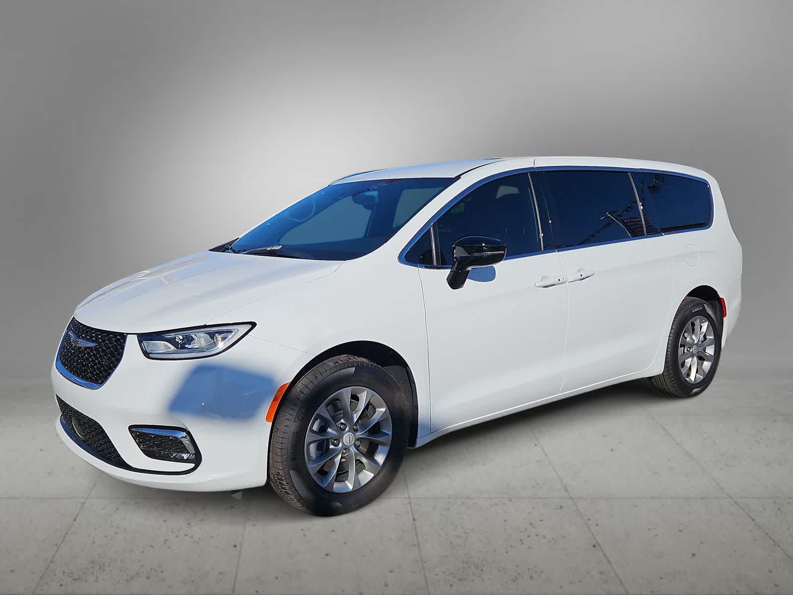 Thumbnail: 2026 Chrysler Pacifica - 4