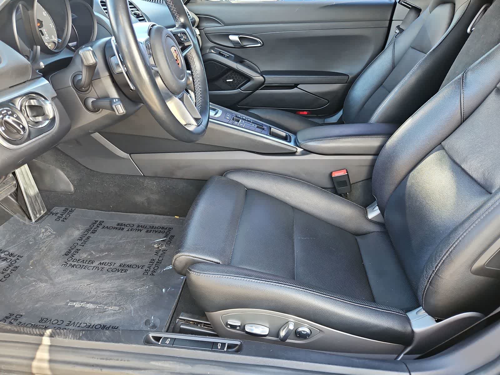 Thumbnail: 2017 Porsche 718 Boxster - 15