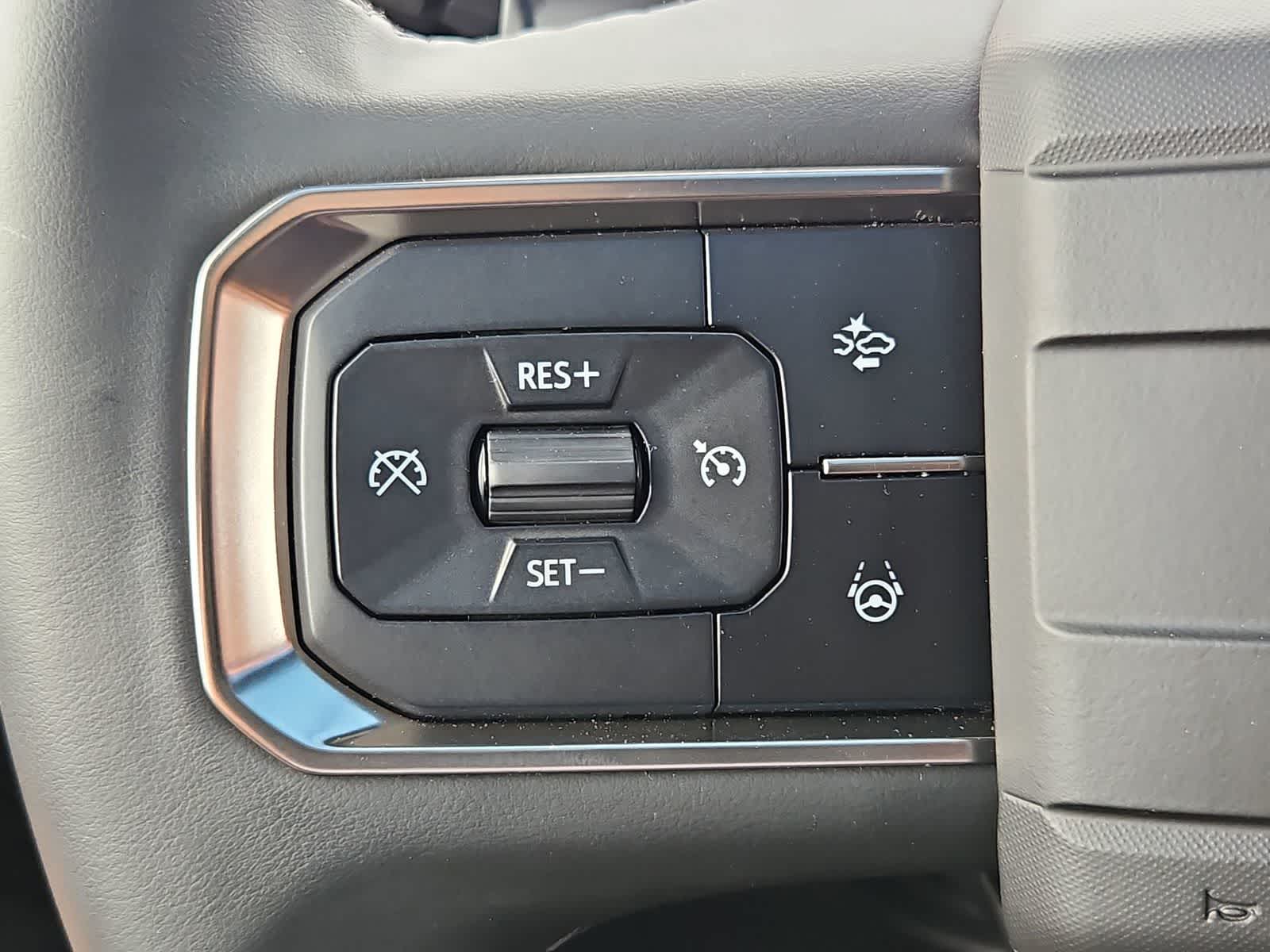 Thumbnail: 2024 GMC Hummer EV - 23