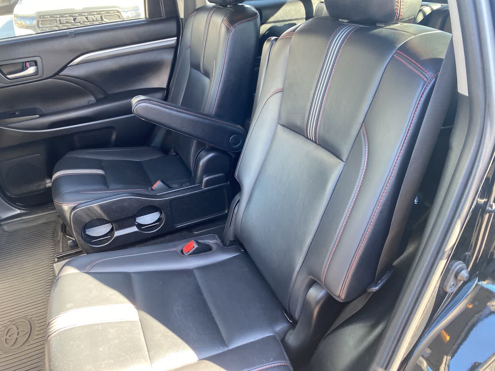 Thumbnail: 2019 Toyota Highlander - 14