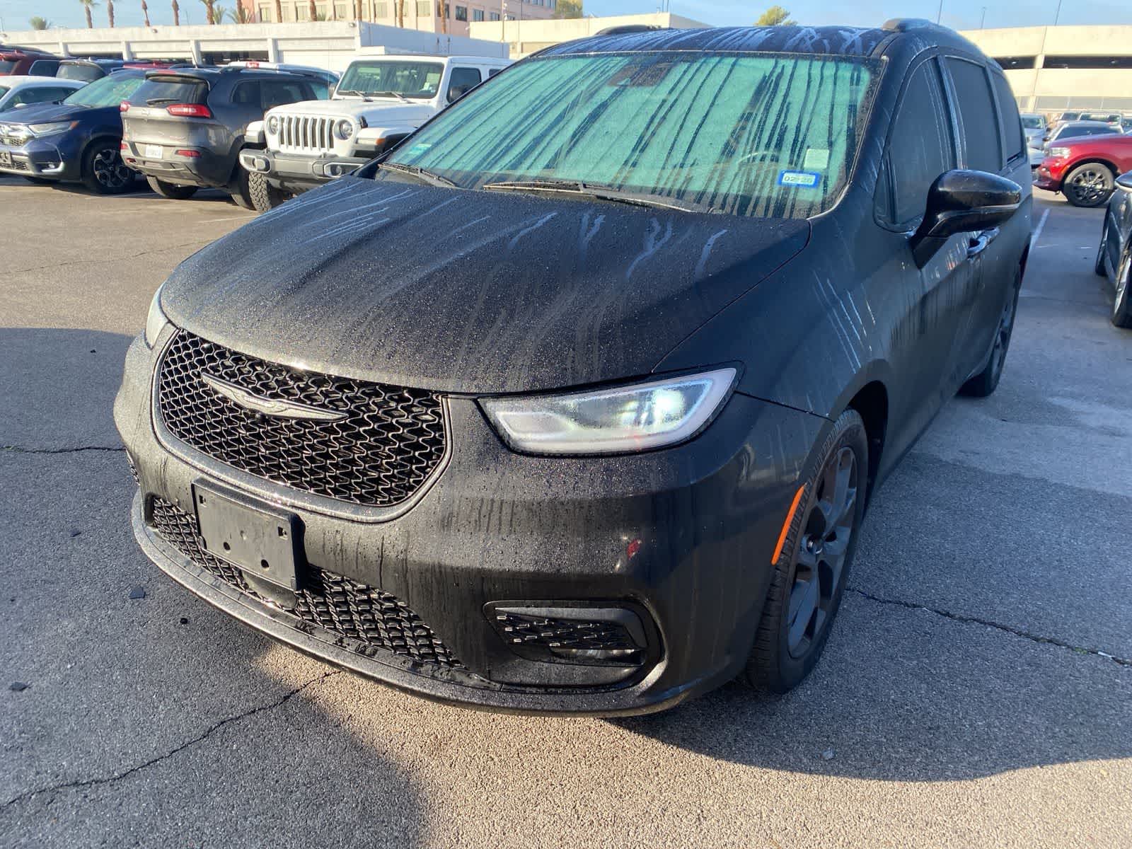 2021 Chrysler Pacifica Touring's photo