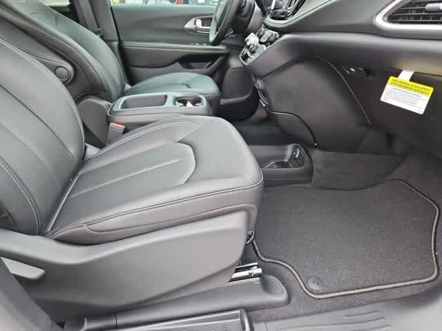 Thumbnail: 2026 Chrysler Pacifica - 25