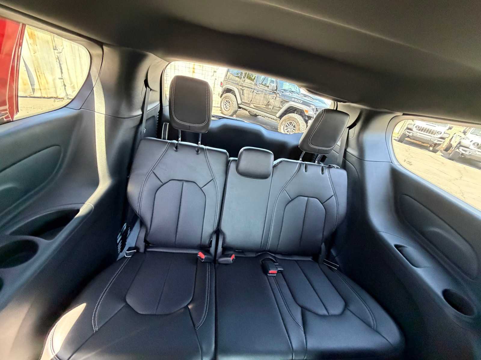 Thumbnail: 2026 Chrysler Pacifica - 25