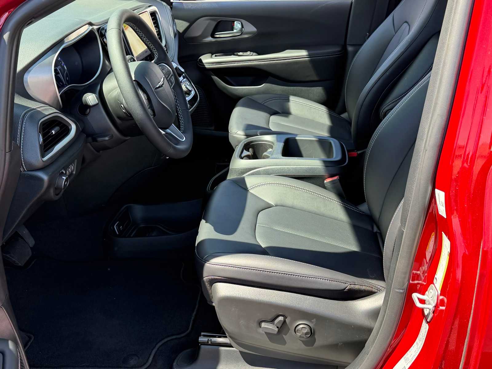 Thumbnail: 2026 Chrysler Pacifica - 22