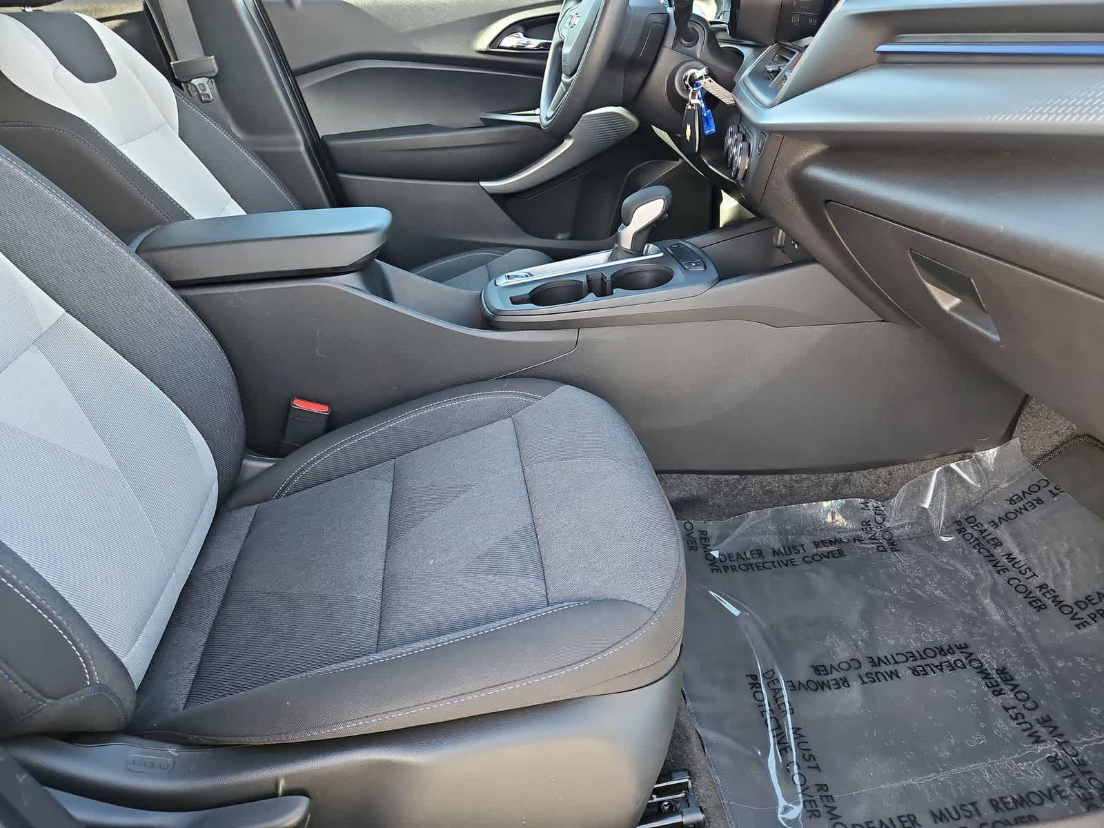 Thumbnail: 2025 Chevrolet Trax - 21