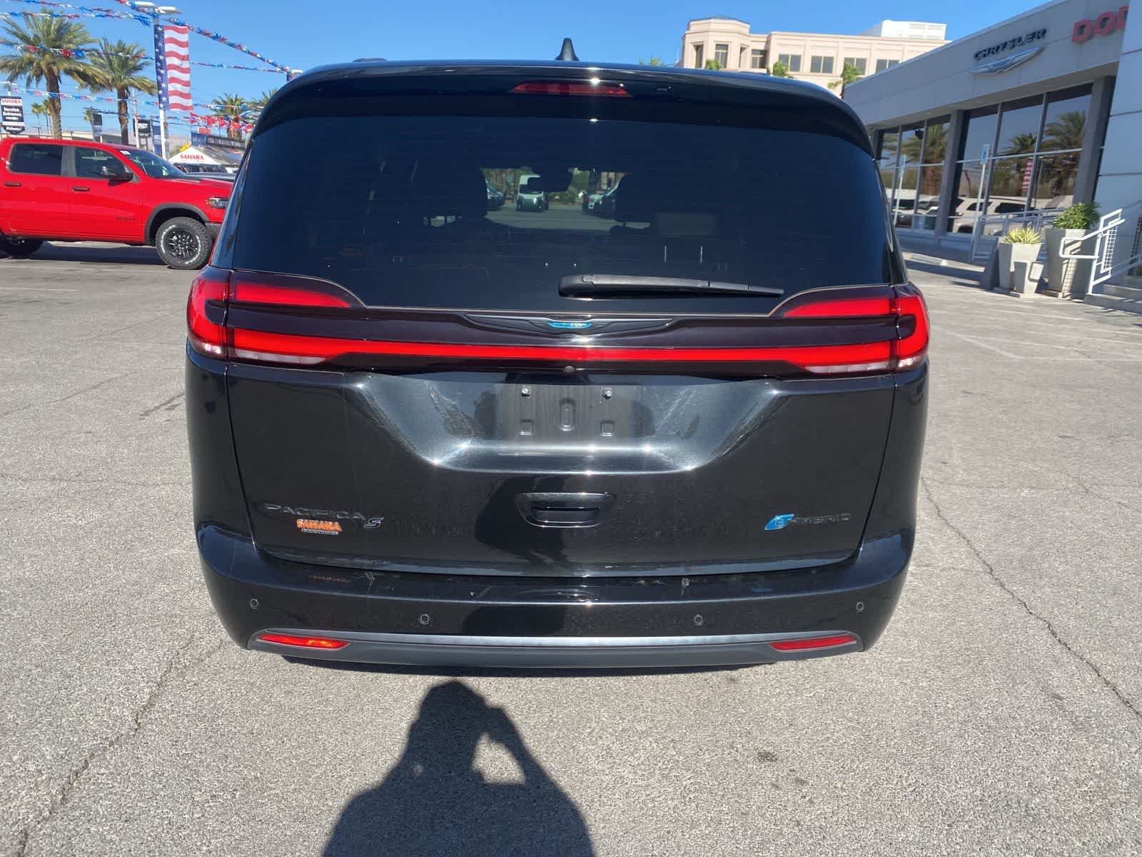 Thumbnail: 2021 Chrysler Pacifica - 7