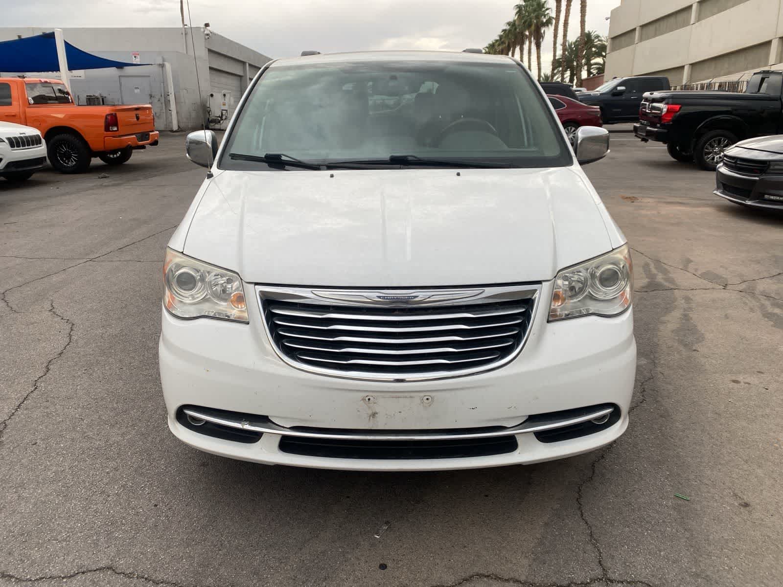 Thumbnail: 2014 Chrysler Town & Country - 2