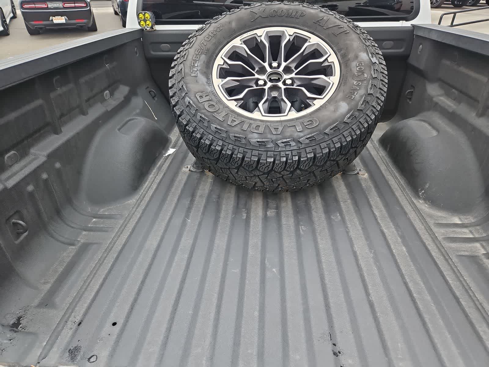 Thumbnail: 2021 Chevrolet Colorado - 32