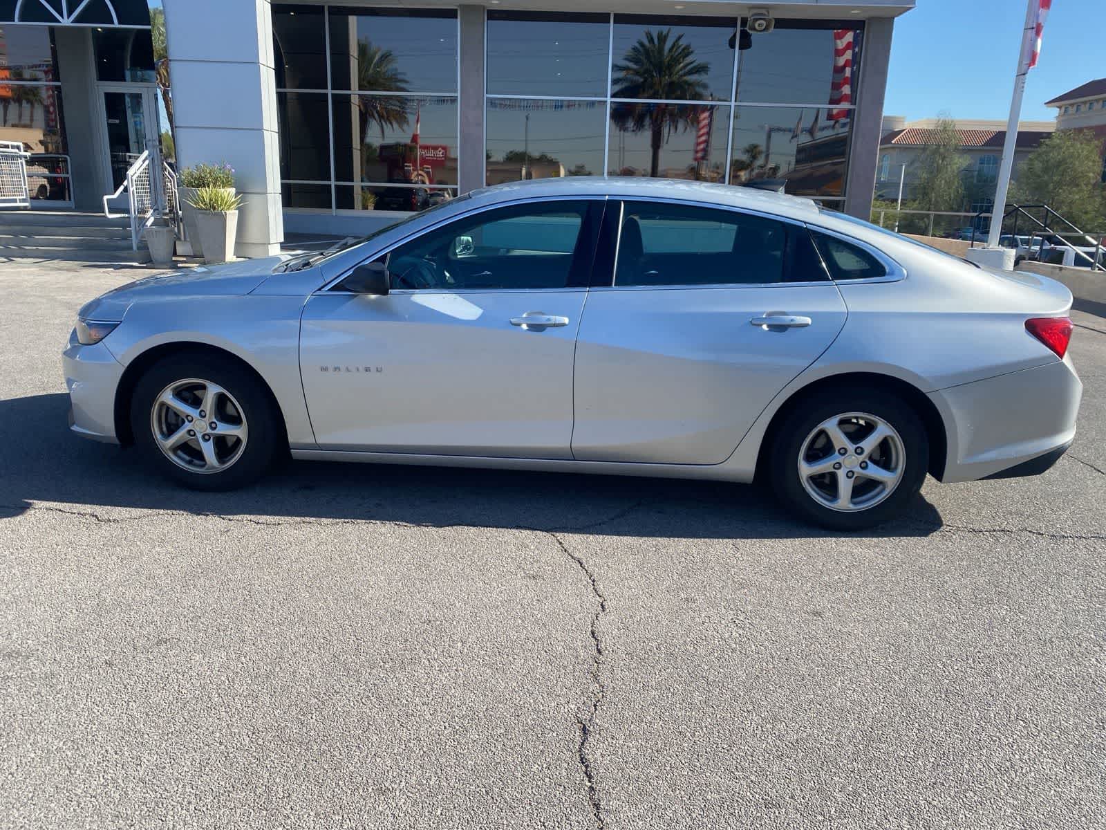 Thumbnail: 2018 Chevrolet Malibu - 10