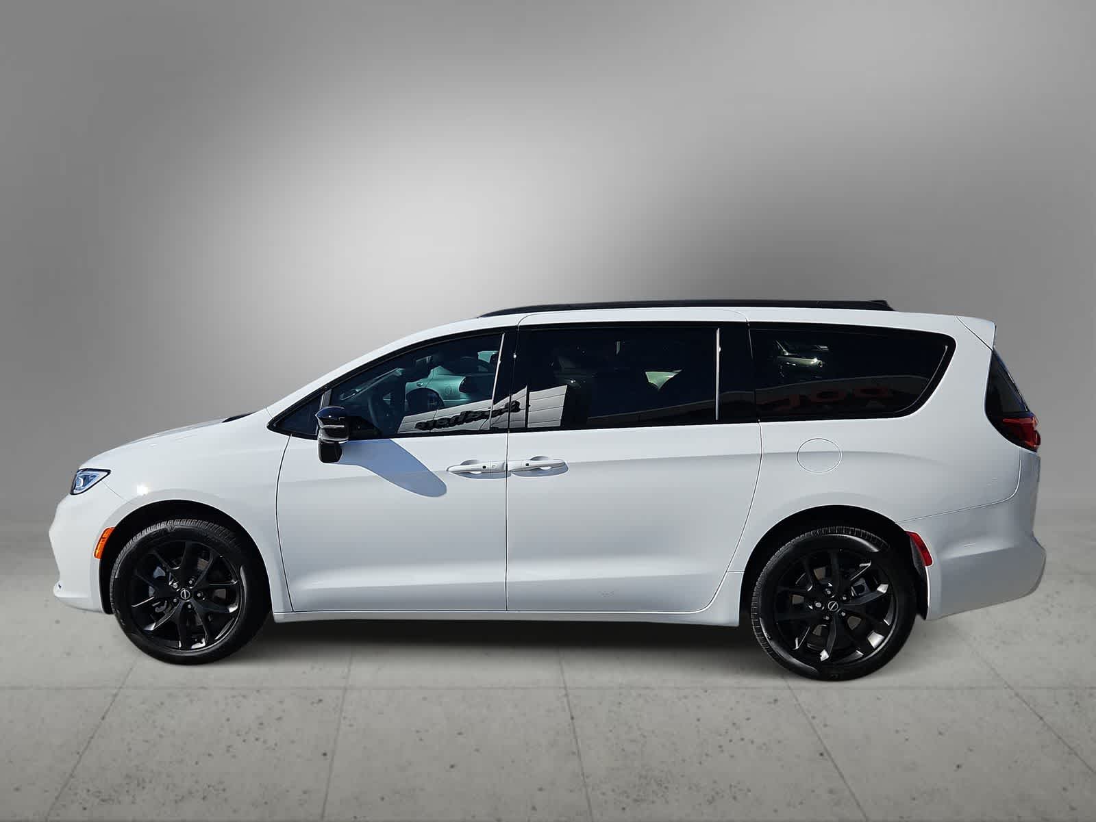 Thumbnail: 2026 Chrysler Pacifica - 5