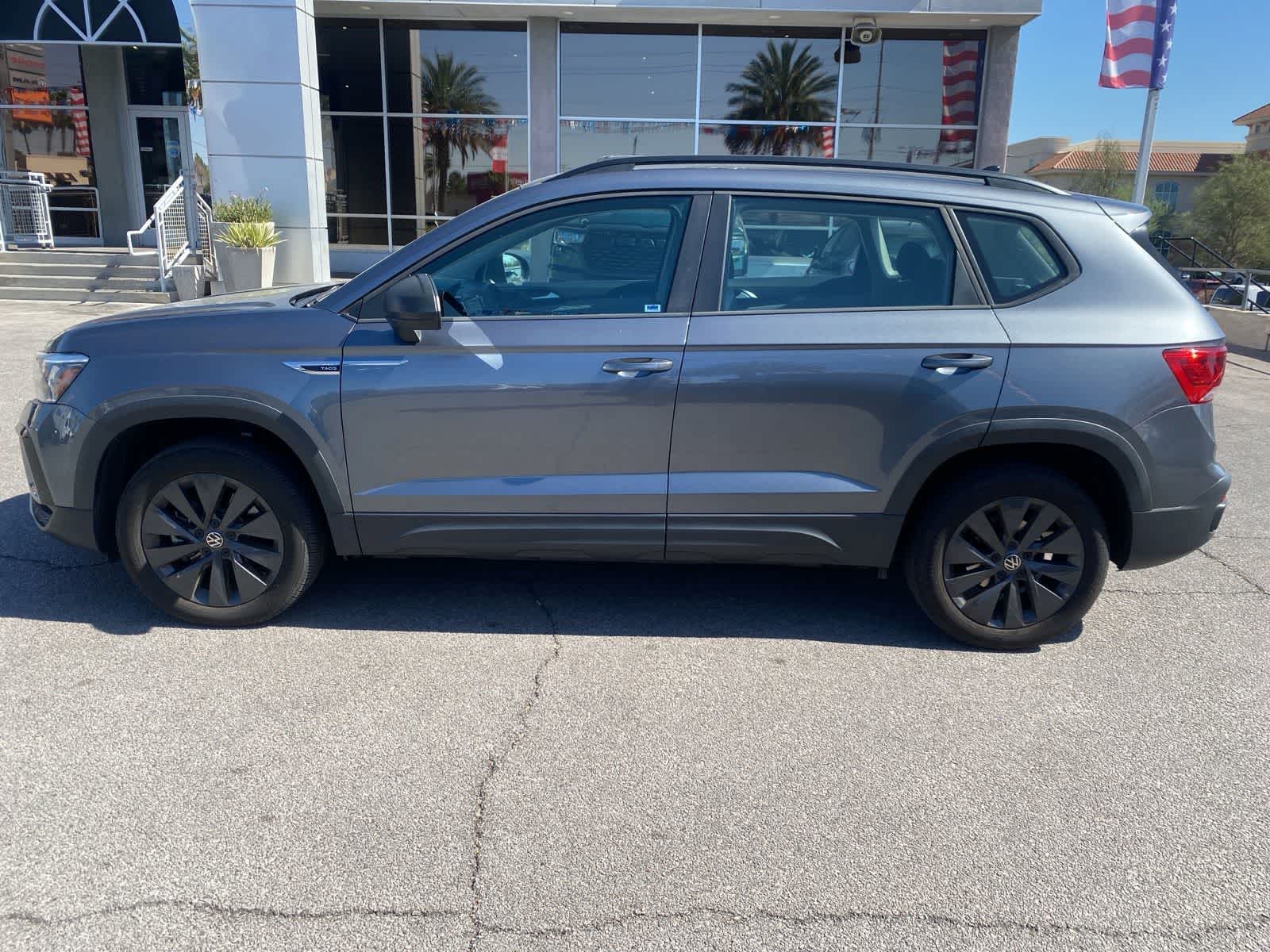 Thumbnail: 2023 Volkswagen Taos - 10
