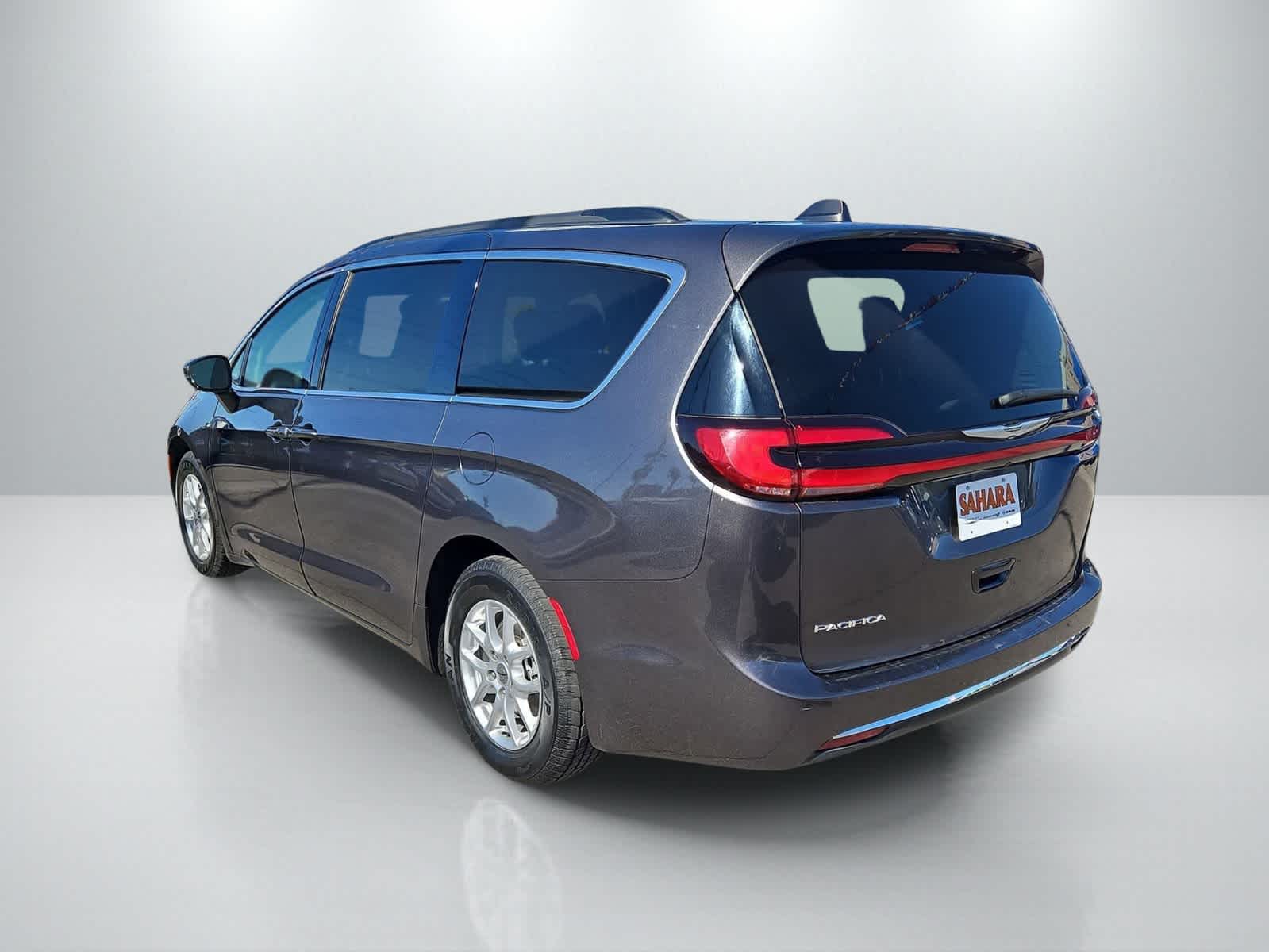 Thumbnail: 2022 Chrysler Pacifica - 8