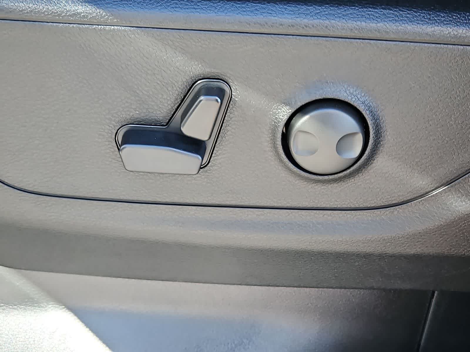 Thumbnail: 2026 RAM 1500 - 18