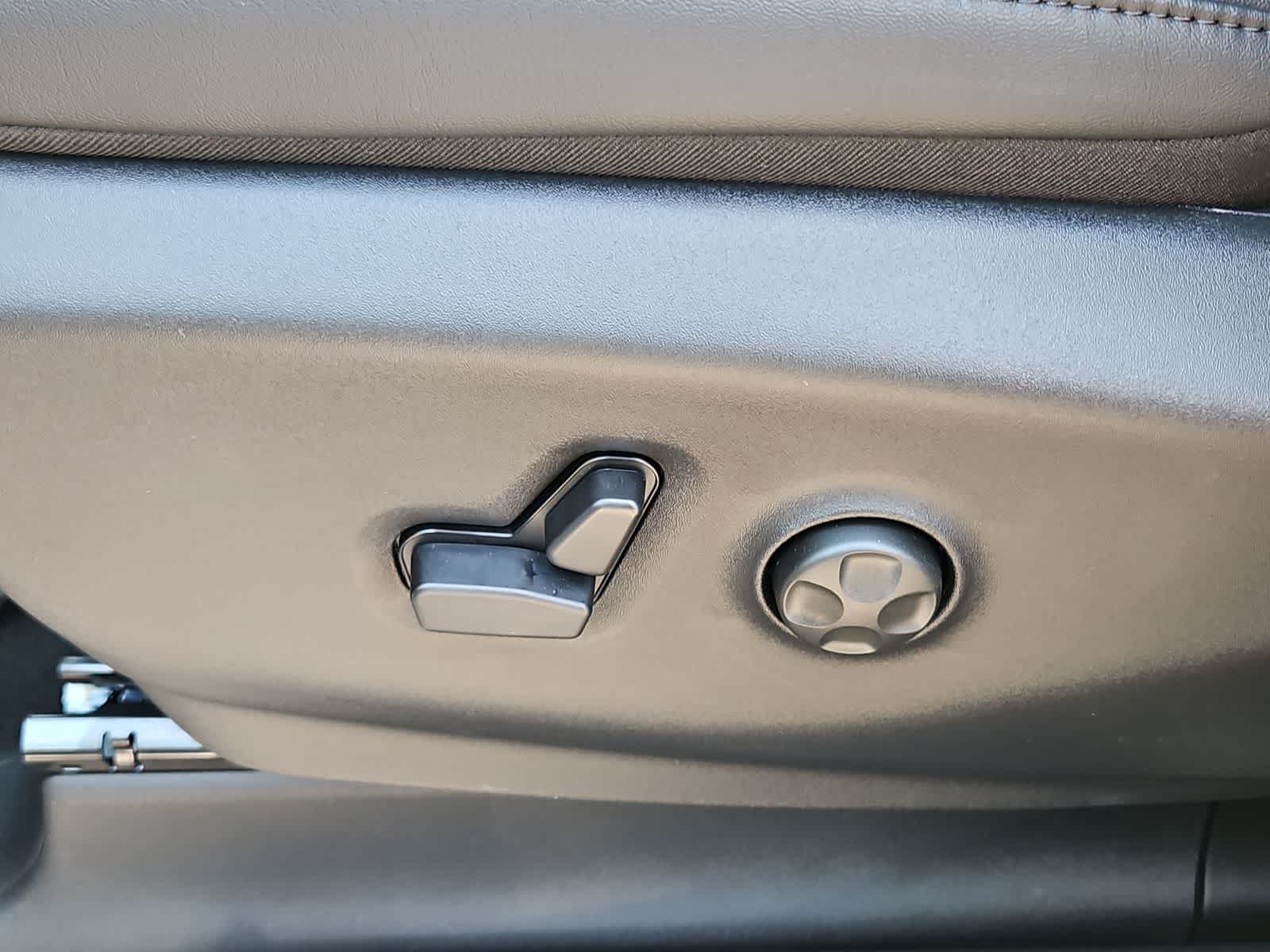 Thumbnail: 2025 Chrysler Pacifica - 17