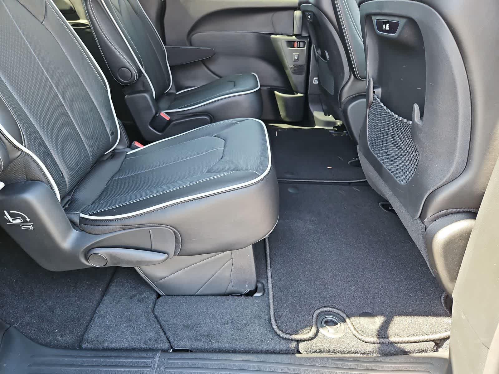 Thumbnail: 2026 Chrysler Pacifica - 20