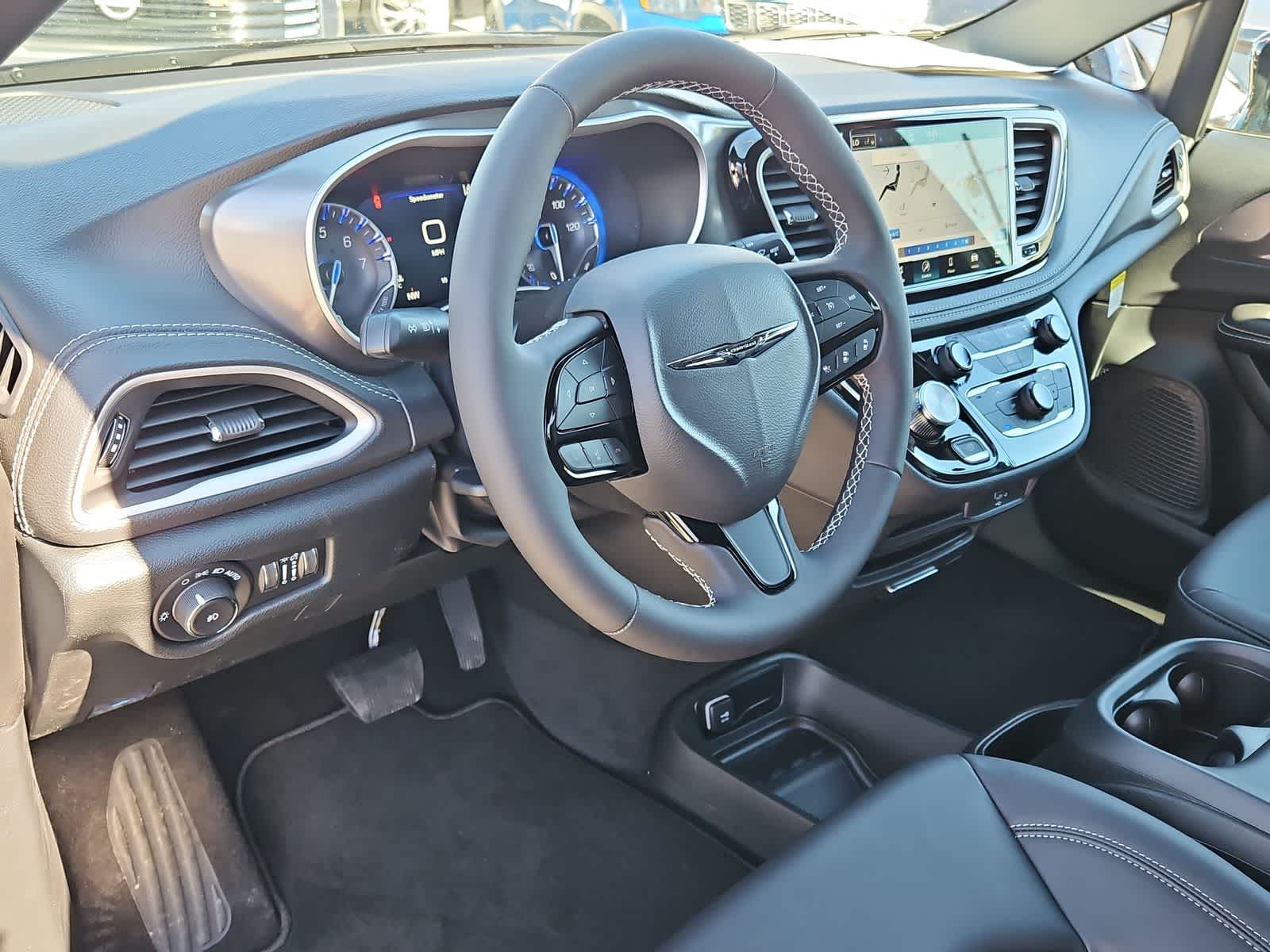 Thumbnail: 2026 Chrysler Pacifica - 10