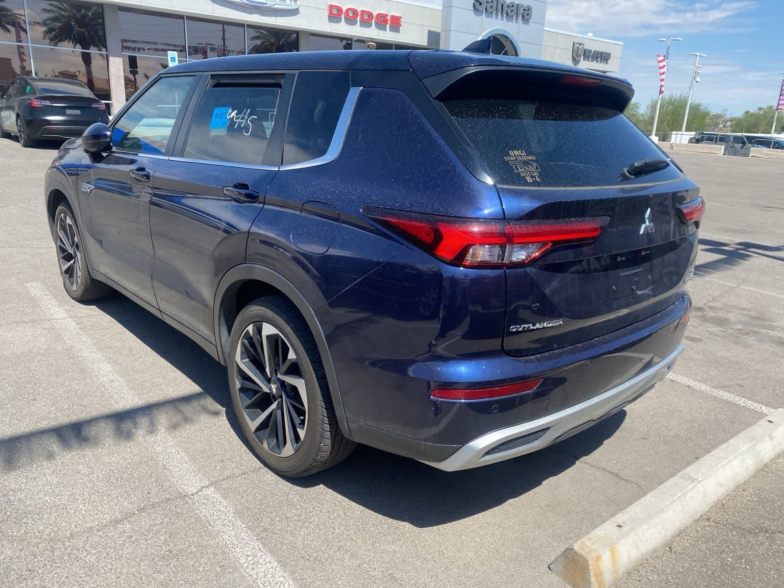 Thumbnail: 2023 Mitsubishi Outlander - 9