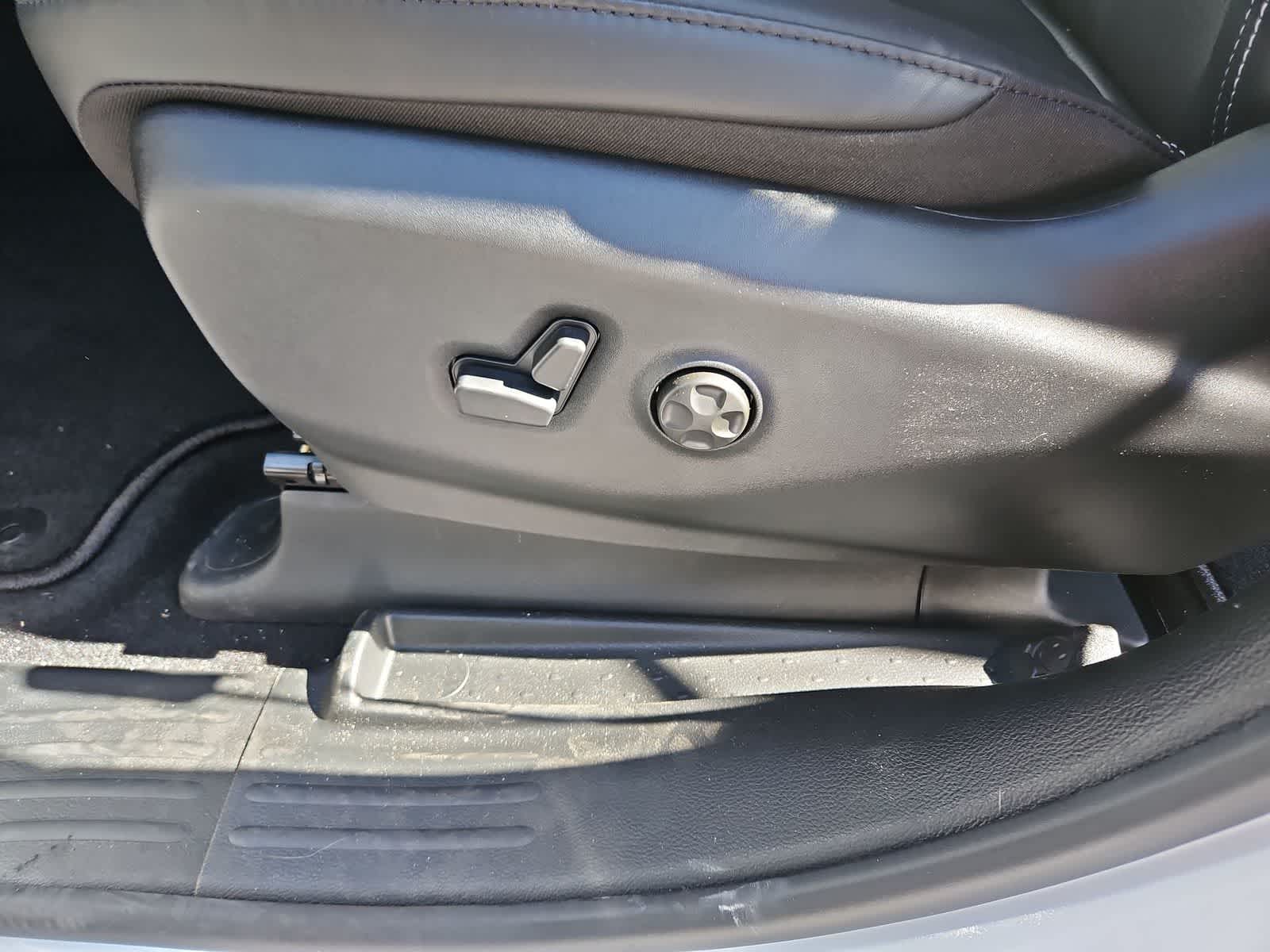 Thumbnail: 2026 Chrysler Pacifica - 17