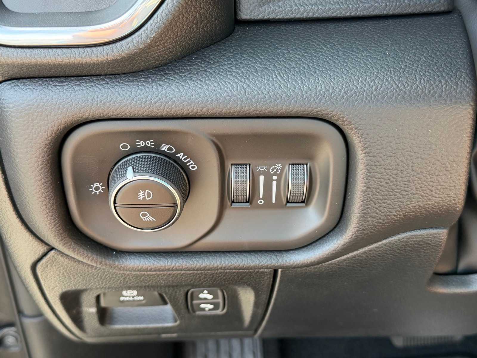 Thumbnail: 2026 RAM 1500 - 14