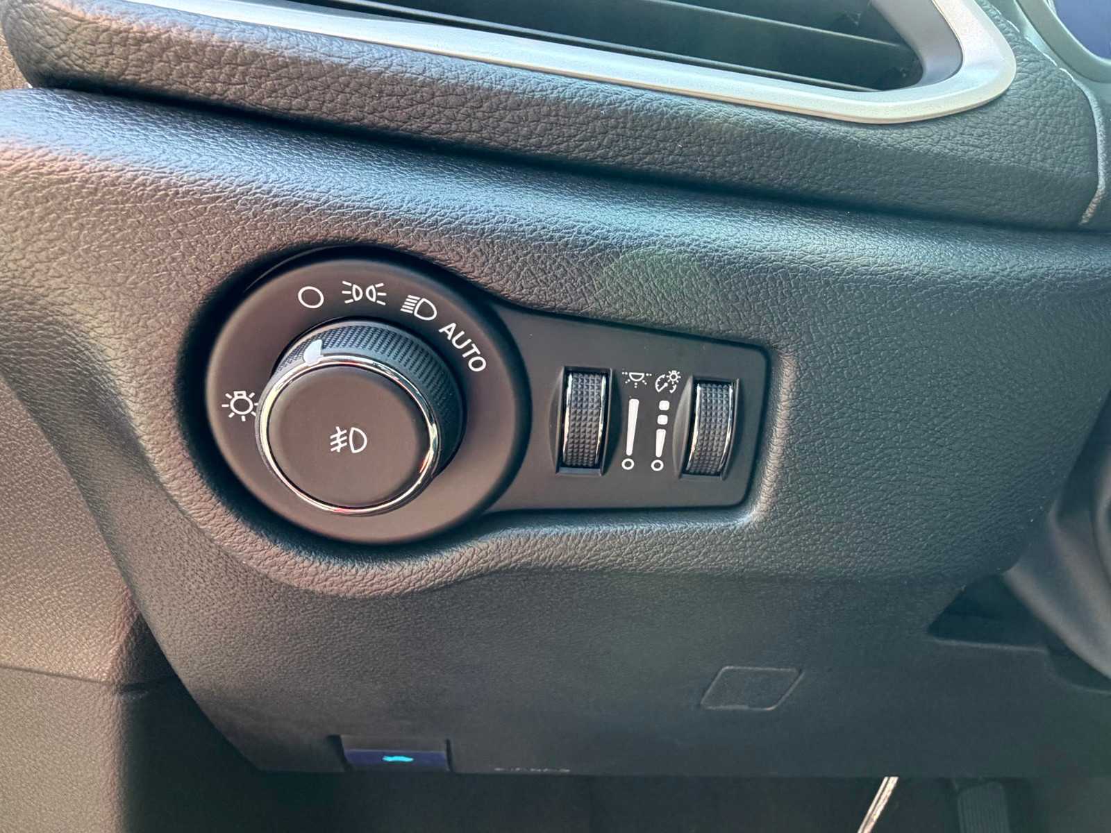 Thumbnail: 2026 Chrysler Pacifica - 30