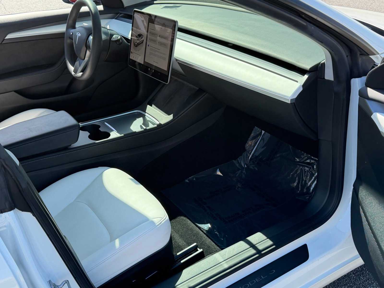 Thumbnail: 2023 Tesla Model 3 - 29