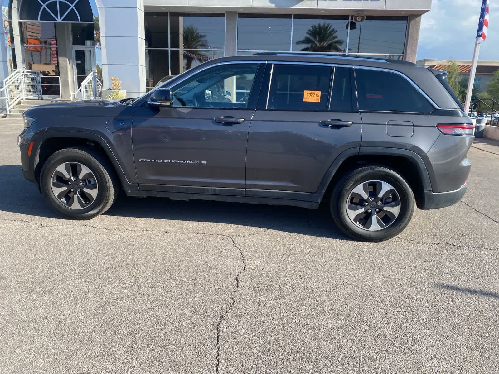 Thumbnail: 2023 Jeep Grand Cherokee - 9