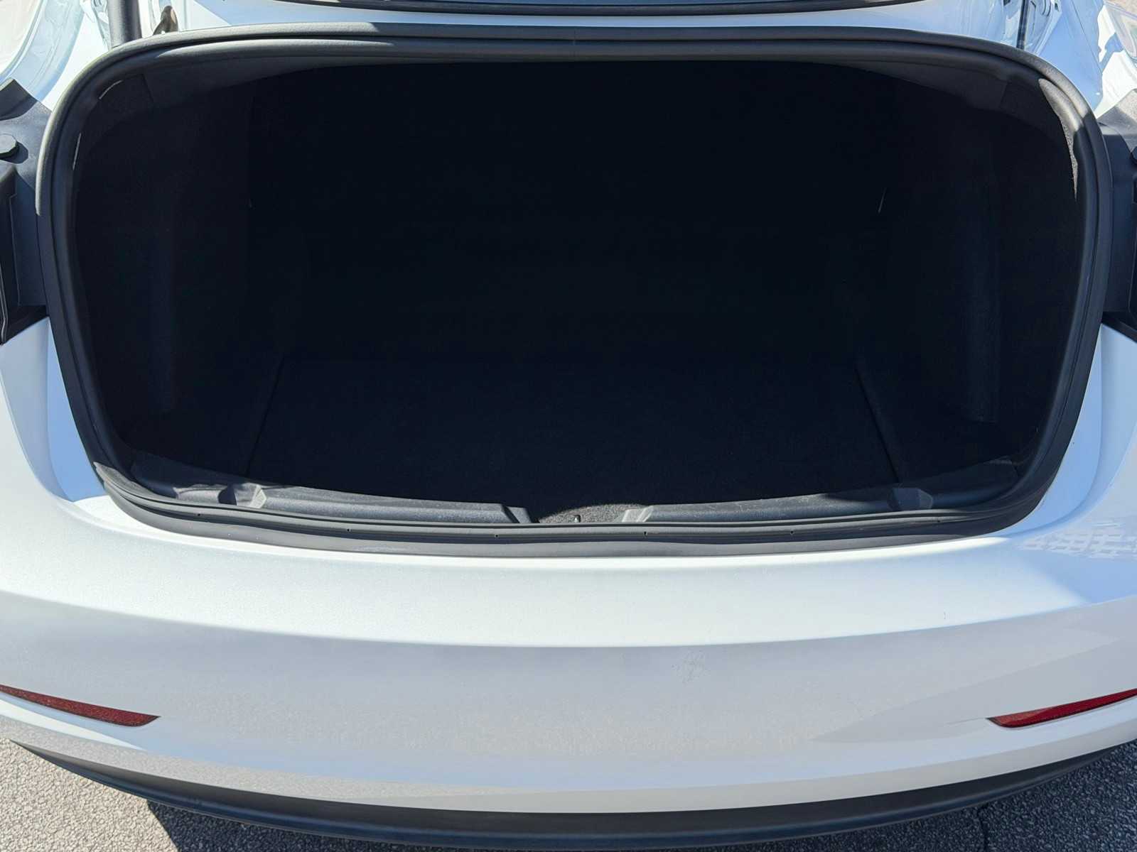 Thumbnail: 2023 Tesla Model 3 - 31