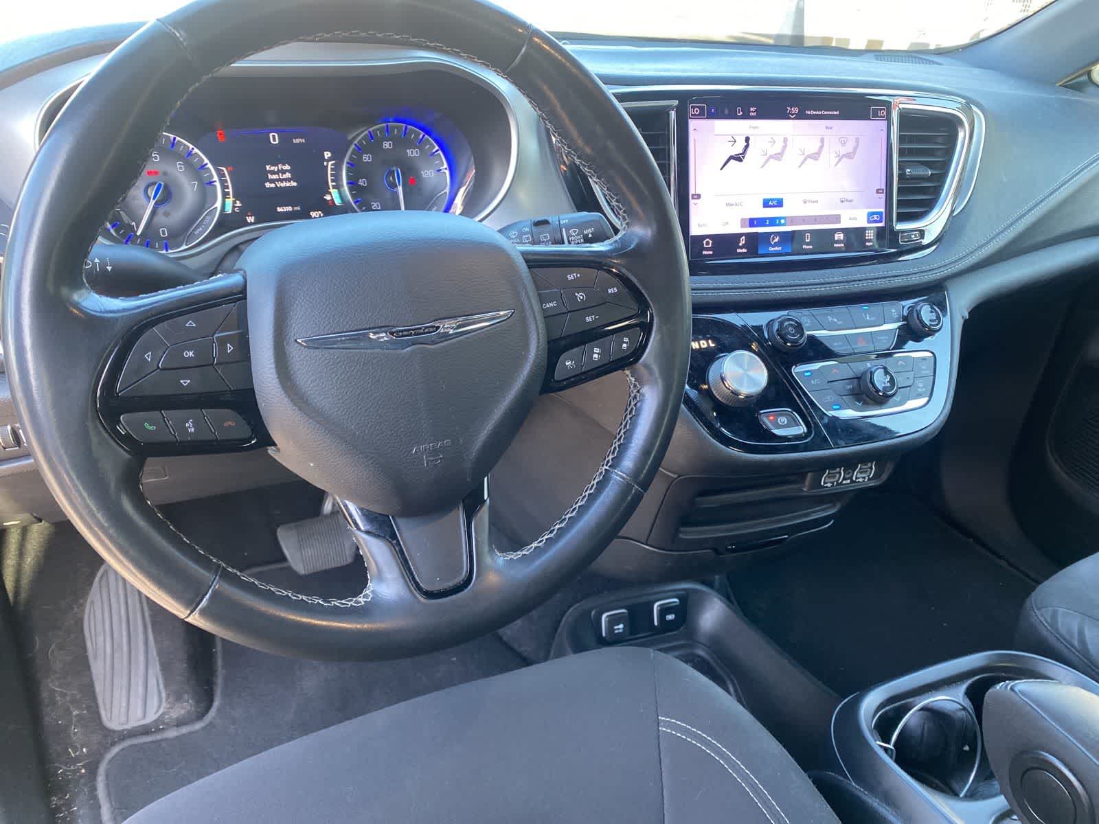 Thumbnail: 2021 Chrysler Pacifica - 10