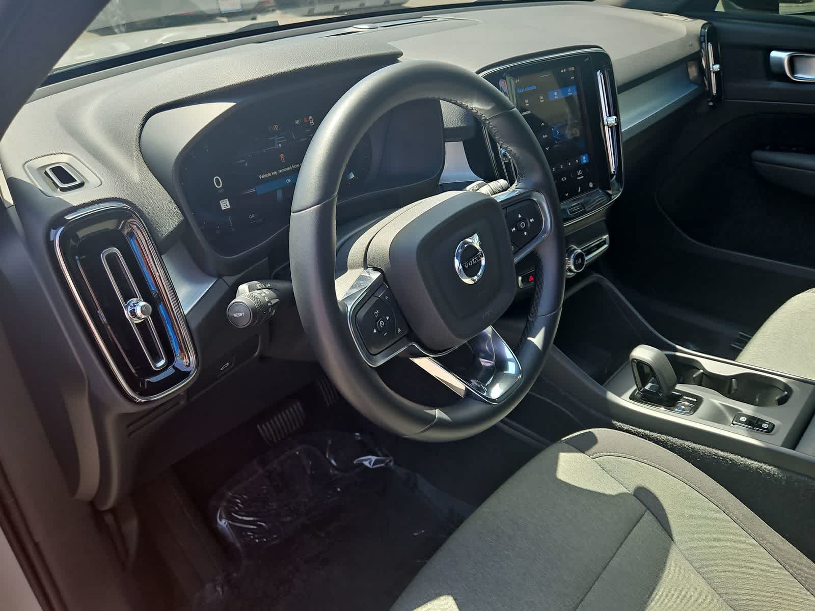 Thumbnail: 2024 Volvo XC40 - 11