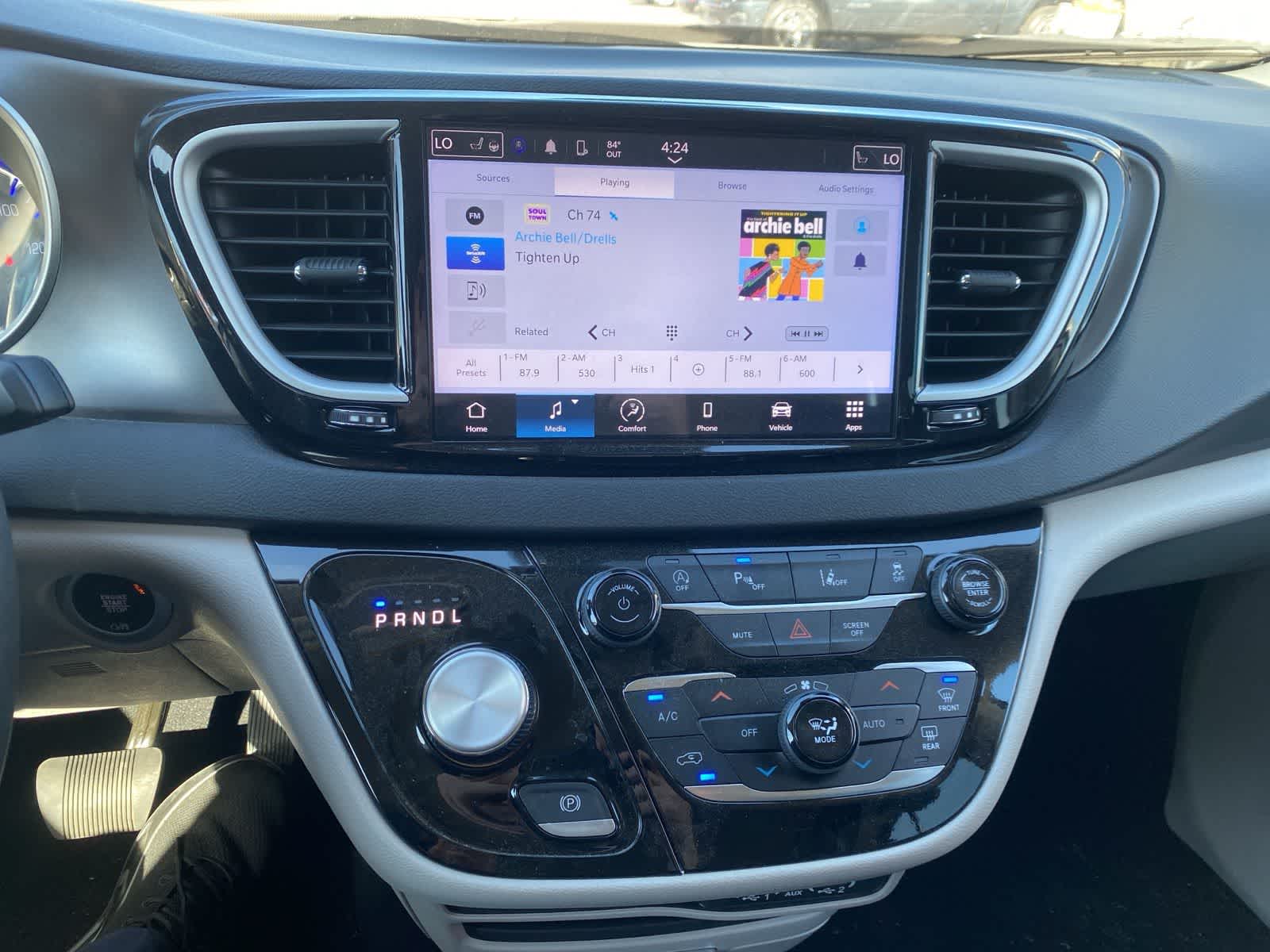 Thumbnail: 2024 Chrysler Pacifica - 16