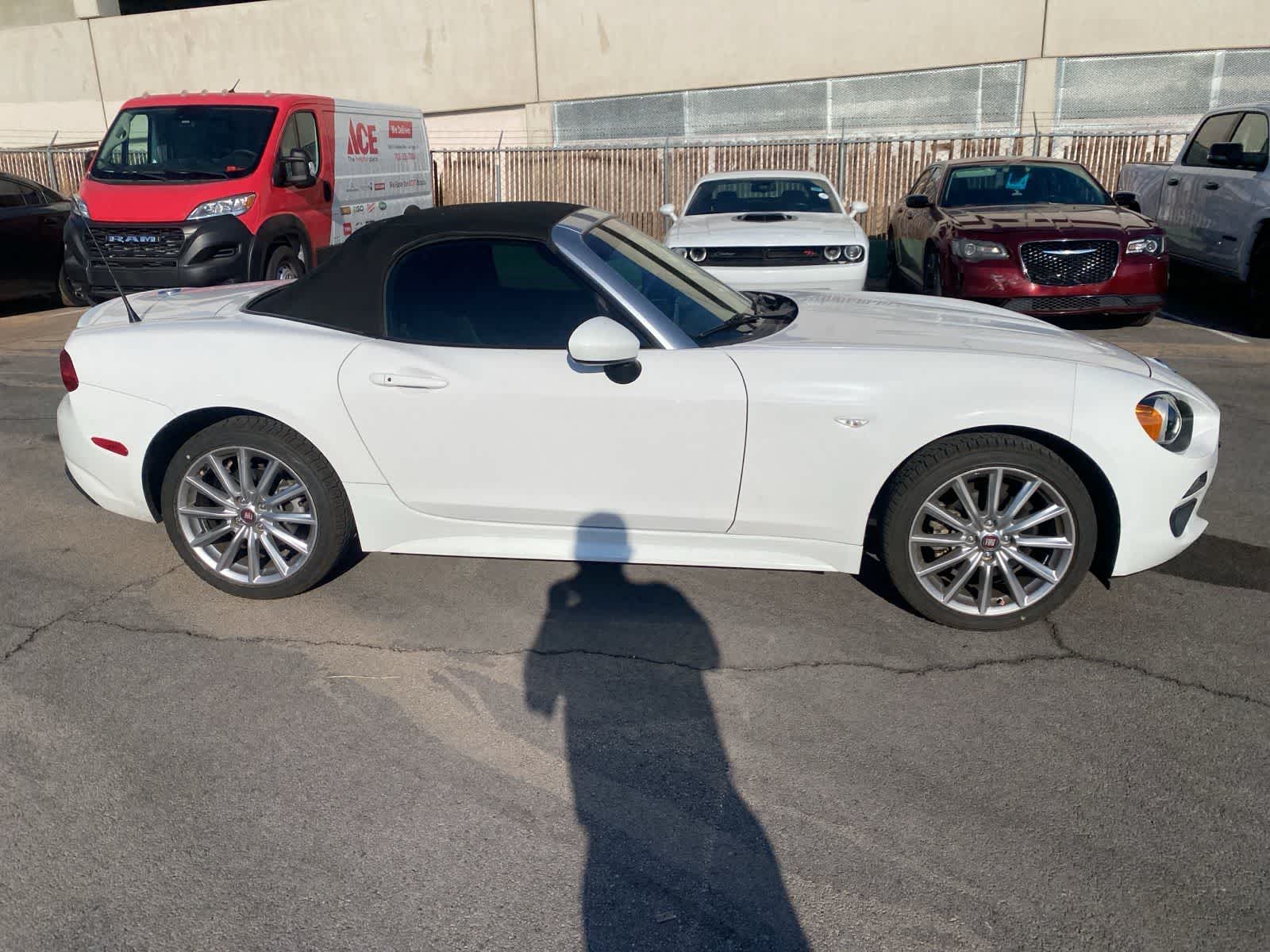 Thumbnail: 2017 Fiat 124 Spider - 4