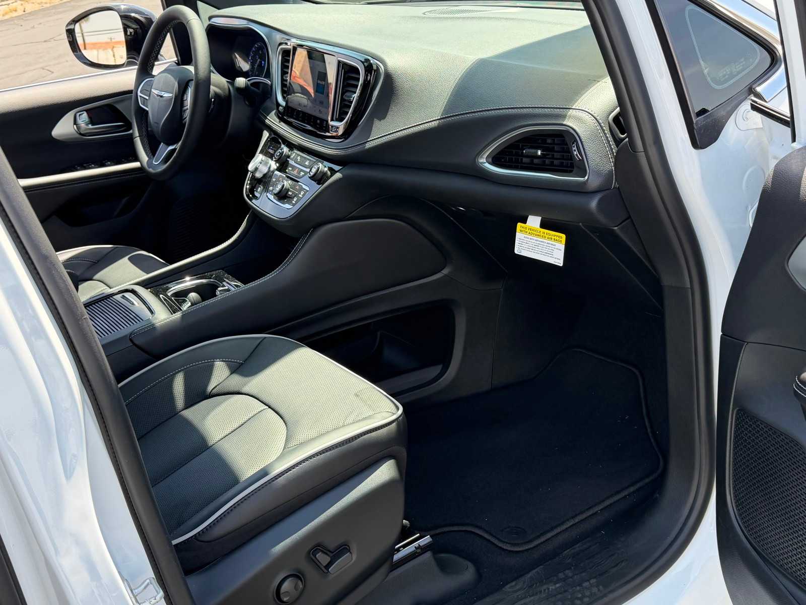 Thumbnail: 2026 Chrysler Pacifica - 29
