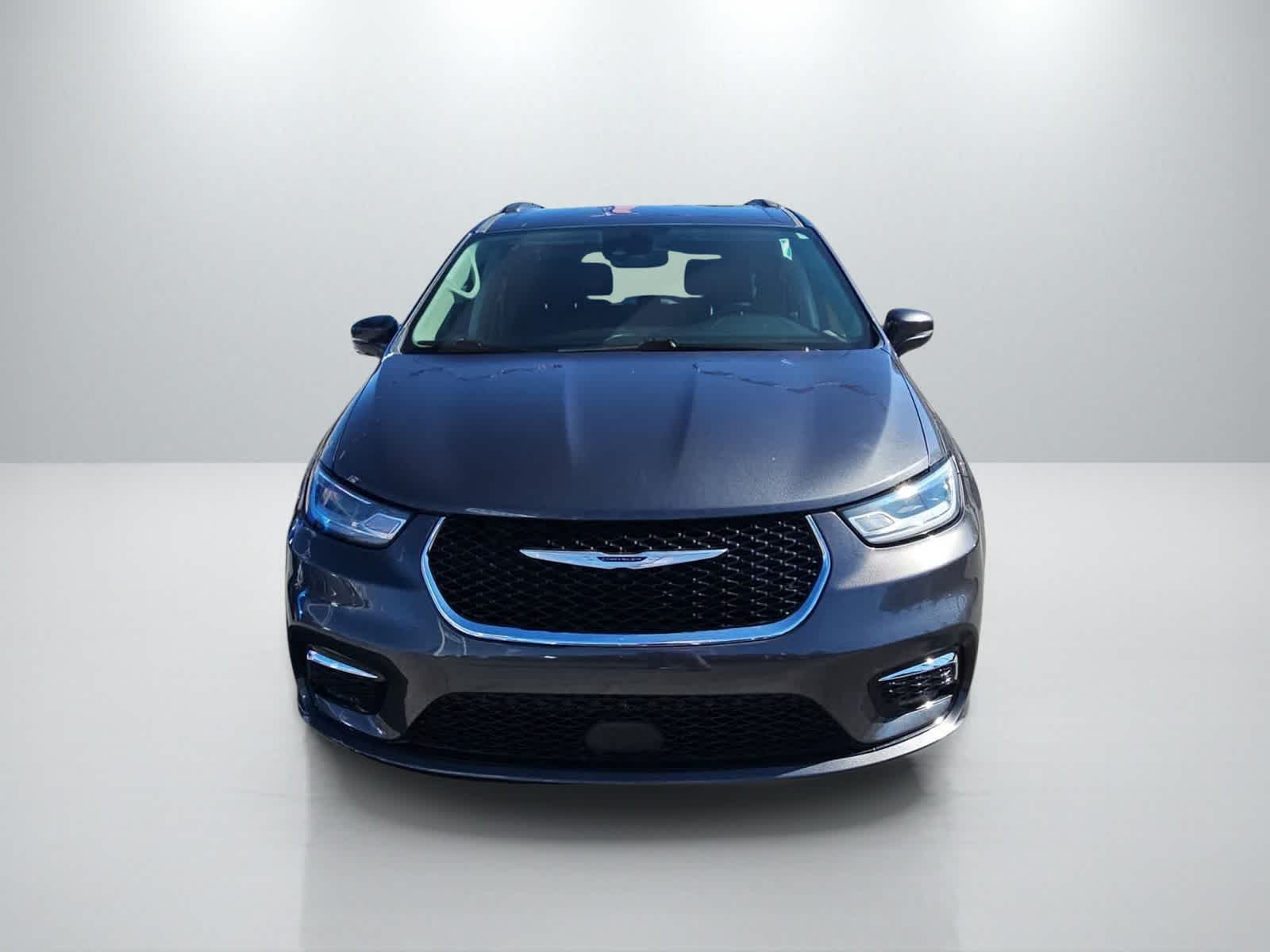 Thumbnail: 2022 Chrysler Pacifica - 4