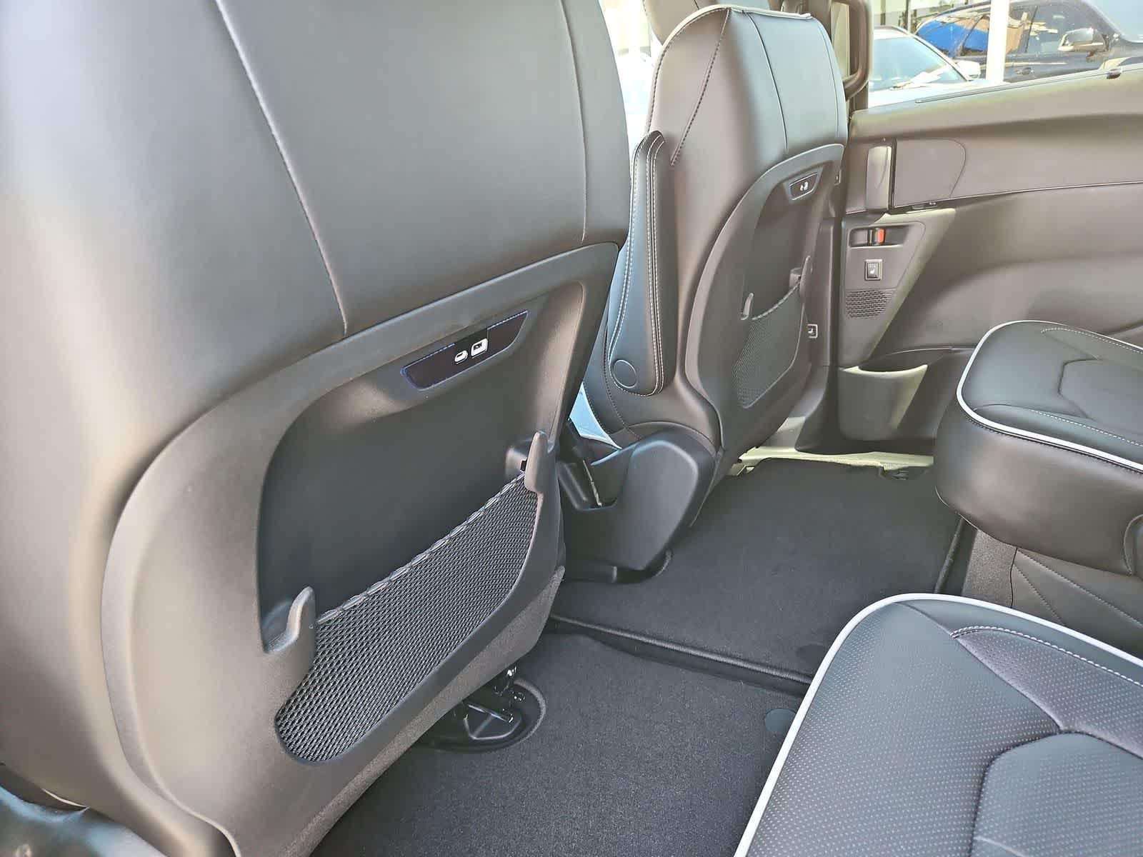 Thumbnail: 2026 Chrysler Pacifica - 18