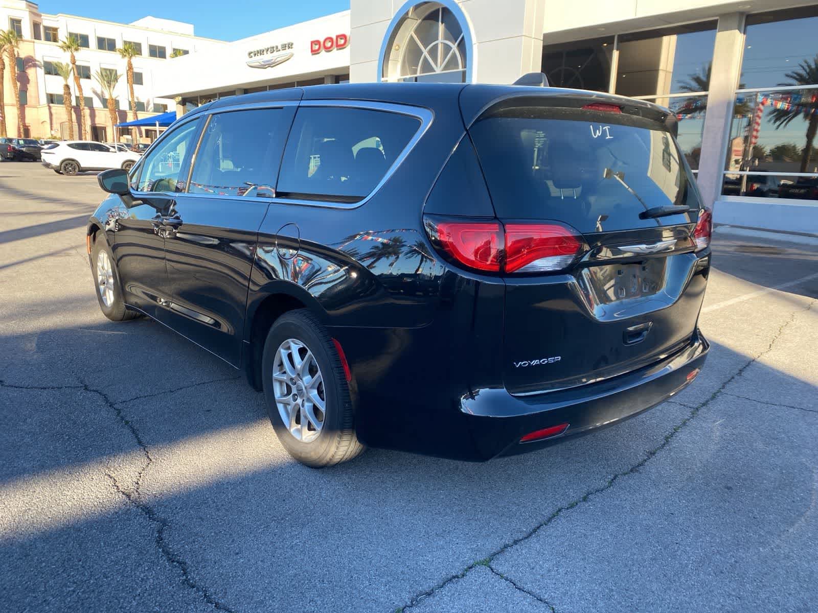 Thumbnail: 2023 Chrysler Voyager - 9