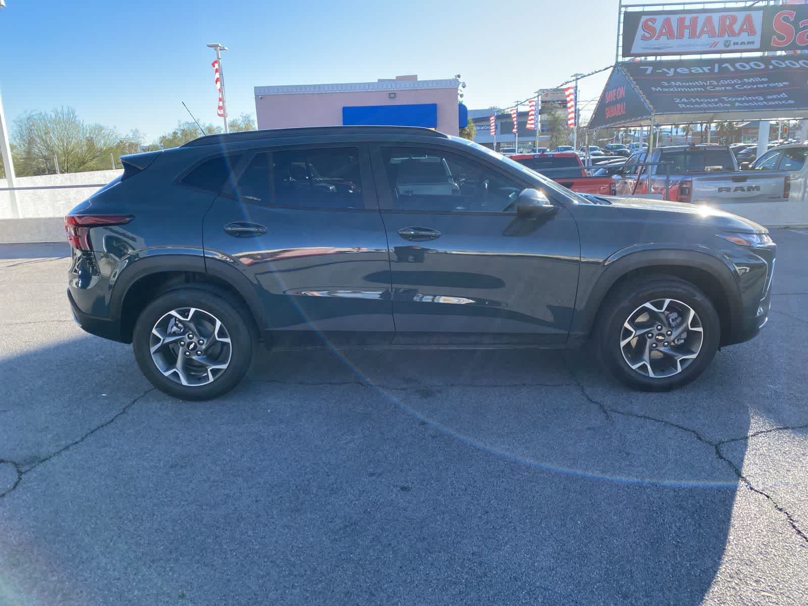 Thumbnail: 2025 Chevrolet Trax - 4