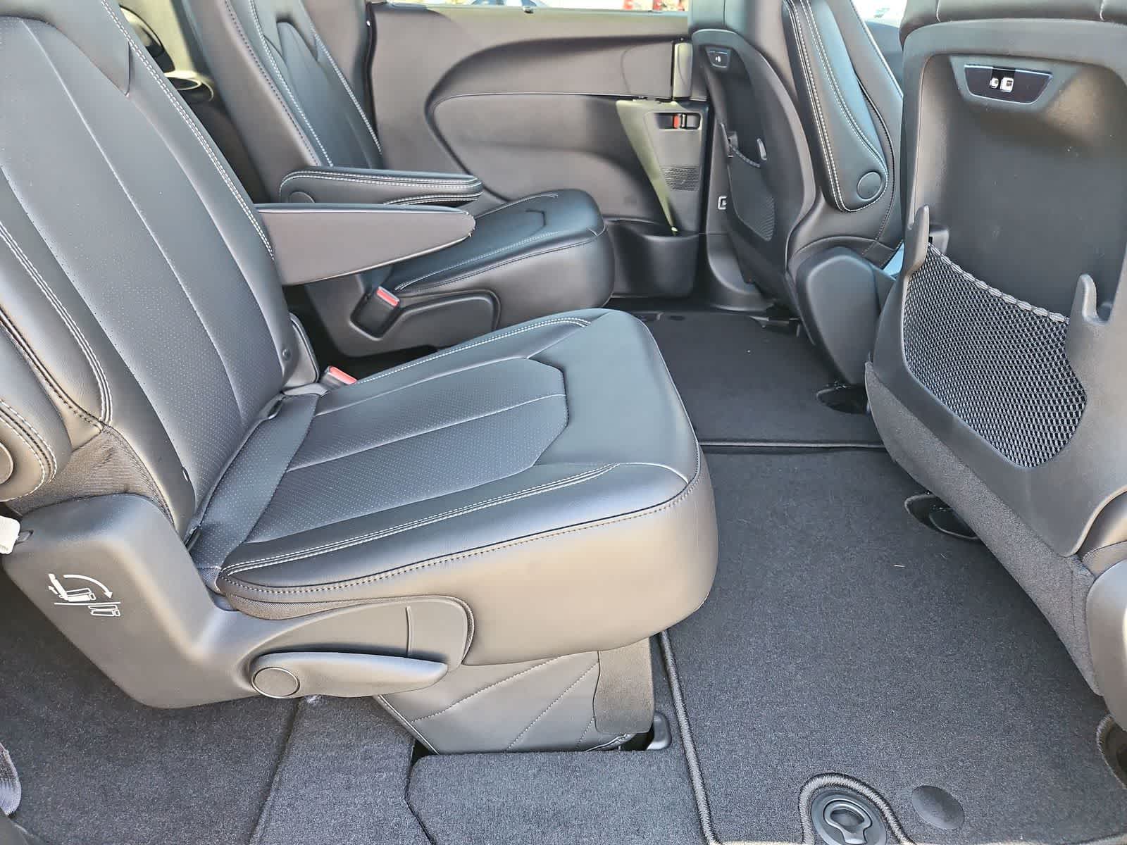 Thumbnail: 2026 Chrysler Pacifica - 20