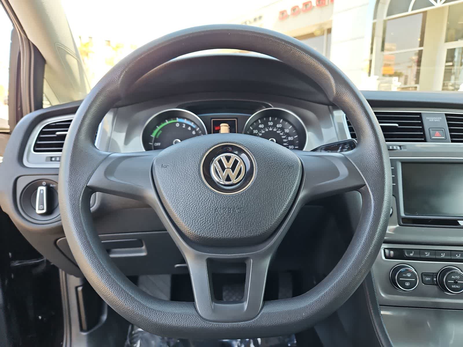 Thumbnail: 2016 Volkswagen e-Golf - 20