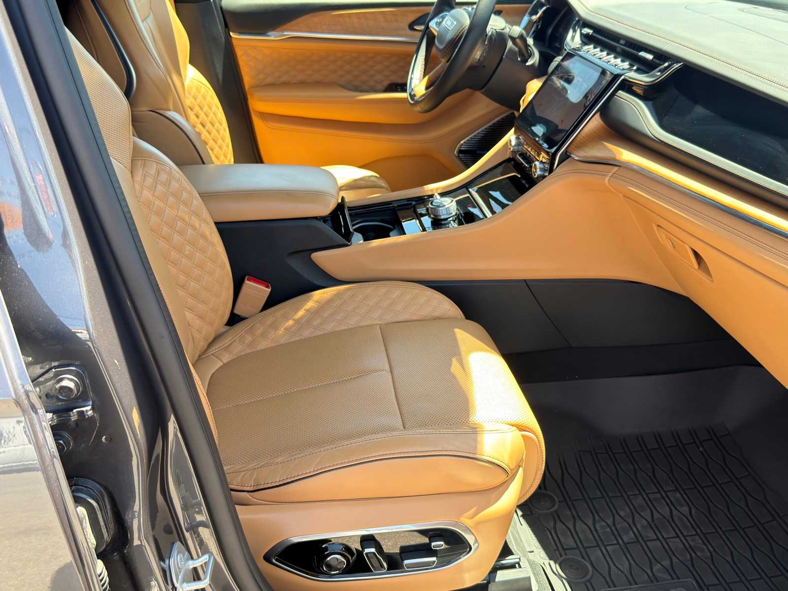 Thumbnail: 2024 Jeep Grand Cherokee L - 28