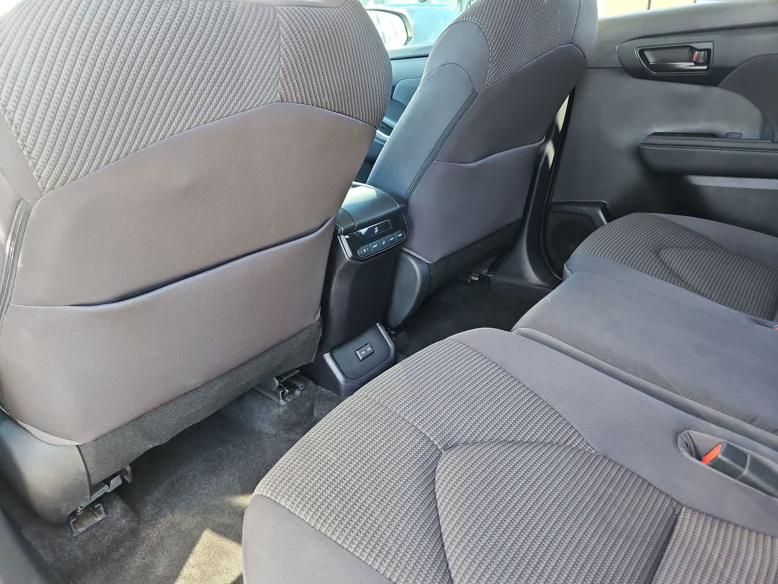 Thumbnail: 2023 Toyota Highlander - 18