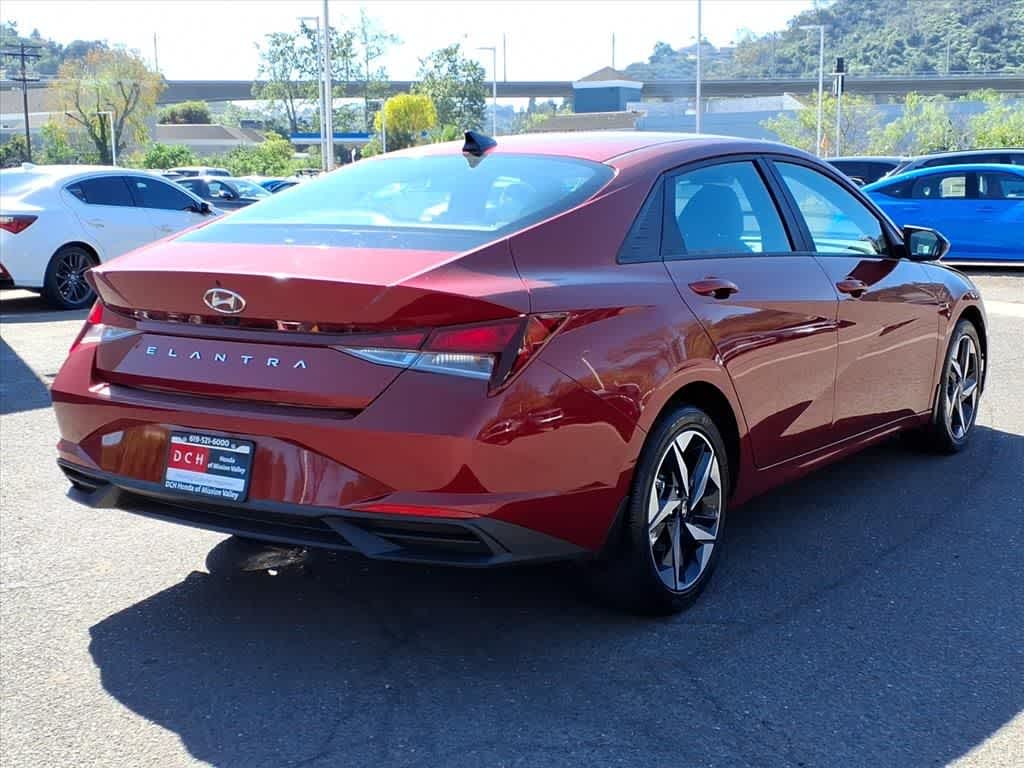 Thumbnail: 2023 Hyundai Elantra - 4