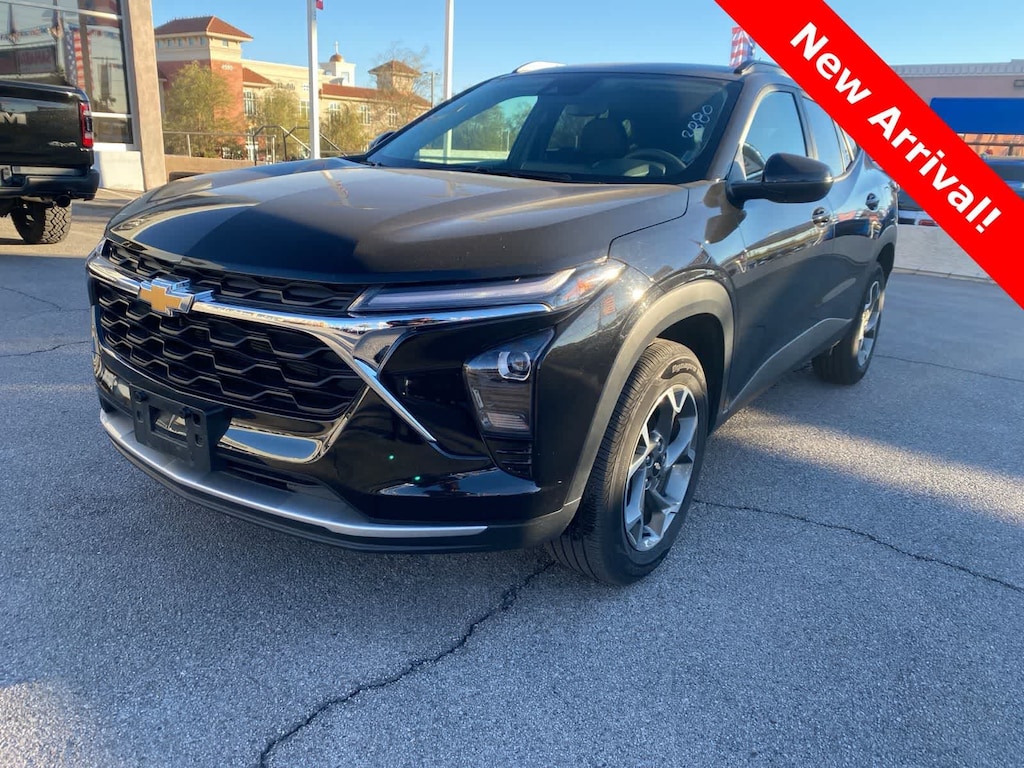 Used 2025 Chevrolet Trax LT SUV