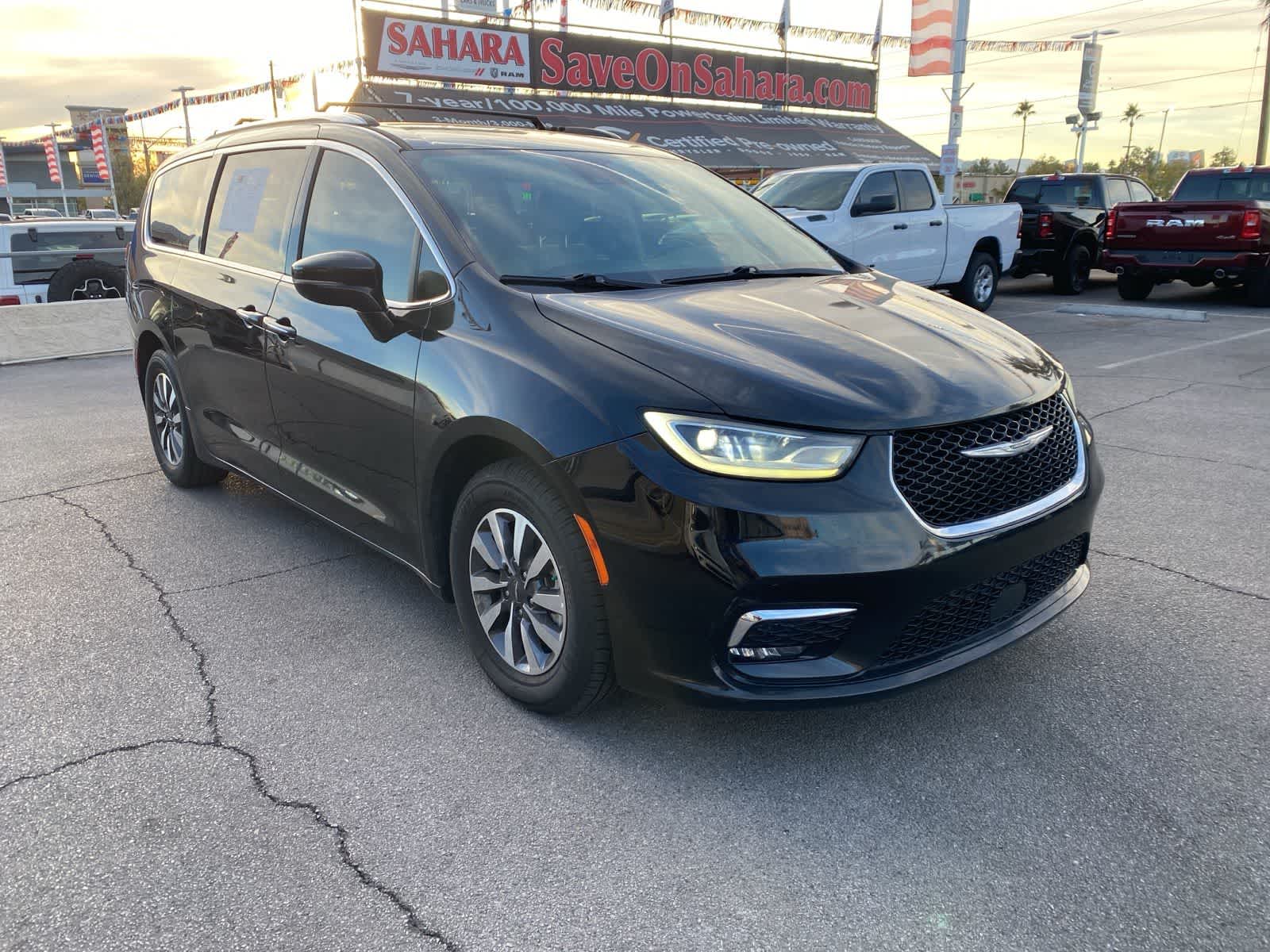 2021 Chrysler Pacifica Touring L photo 3