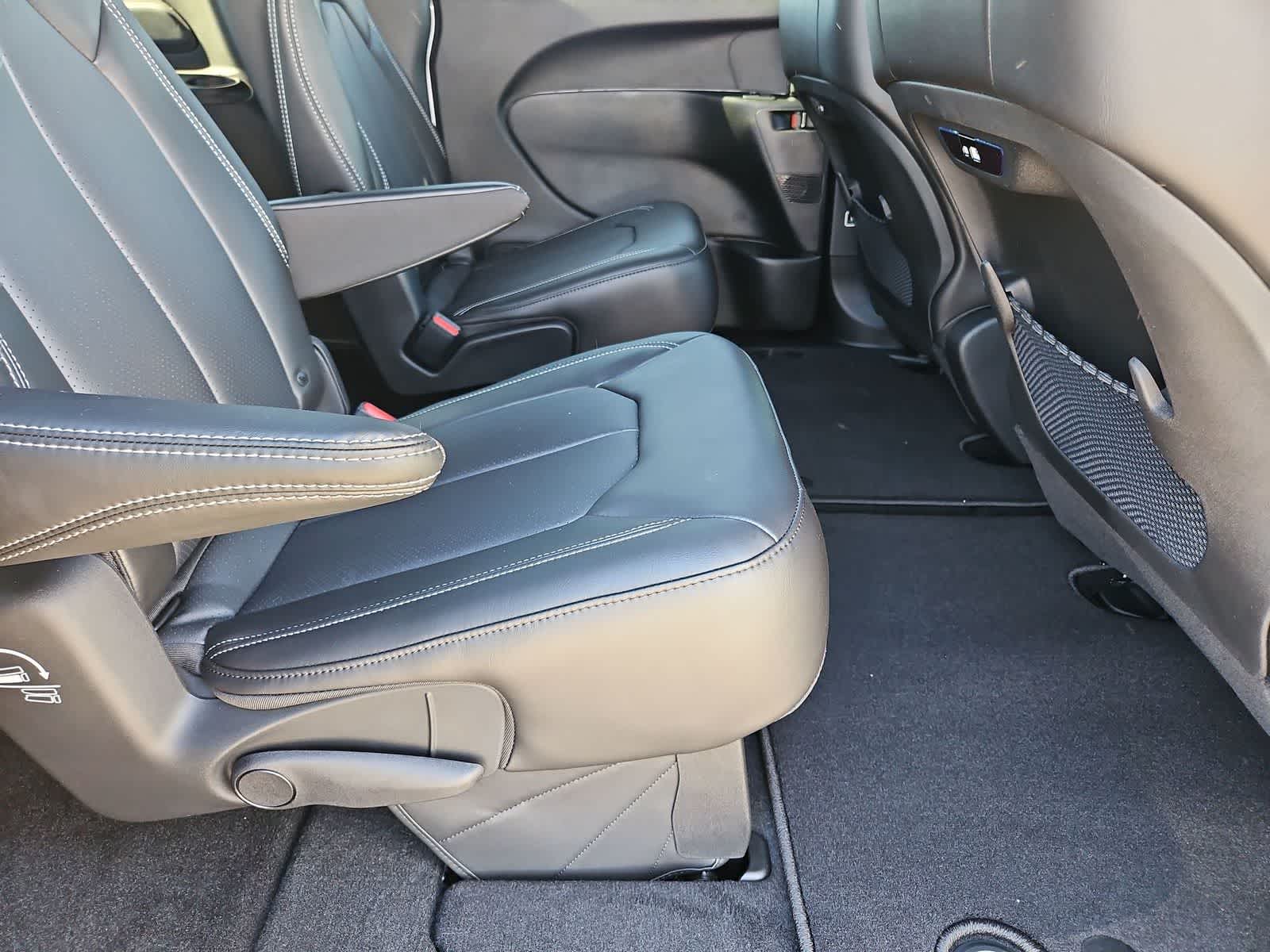 Thumbnail: 2026 Chrysler Pacifica - 20