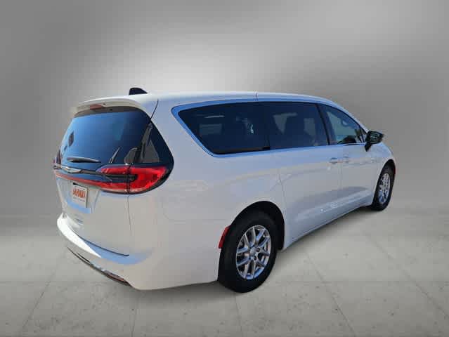 Thumbnail: 2026 Chrysler Pacifica - 8