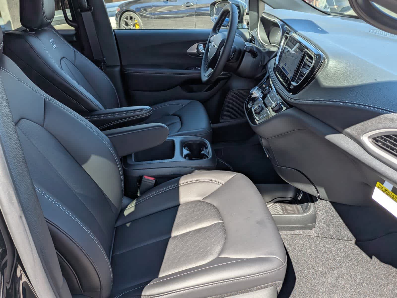 Thumbnail: 2026 Chrysler Pacifica - 17
