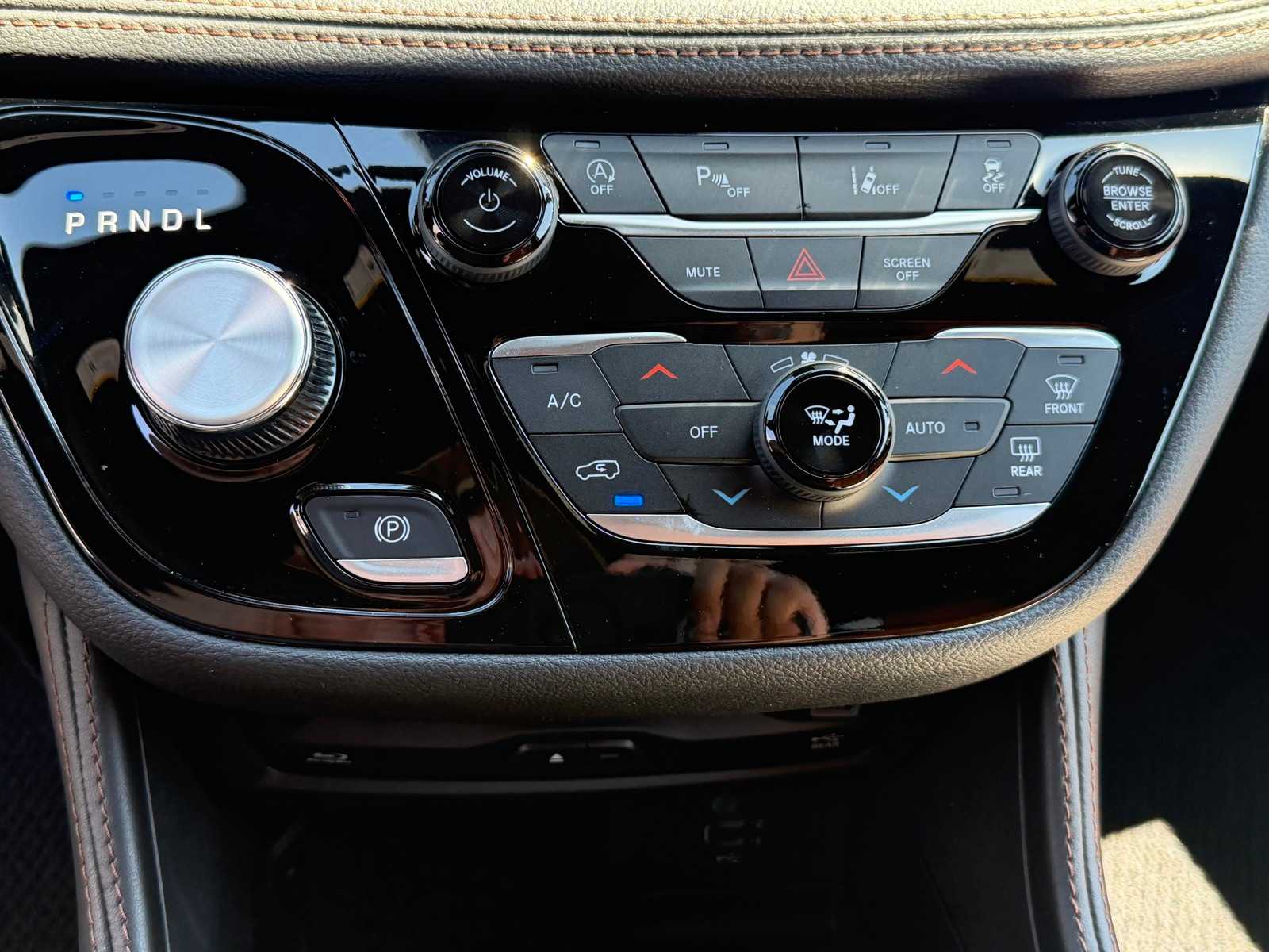 Thumbnail: 2026 Chrysler Pacifica - 34